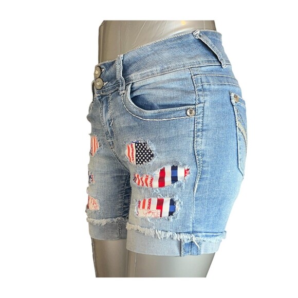 Wallflower Shorts Women 0 Low Rise Distressed Patches Patriotic Stretch (W26 L2) - Picture 4 of 16